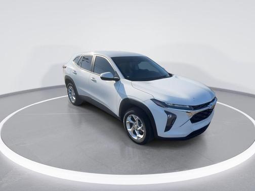 Summit White 2025 Chevrolet Trax LS