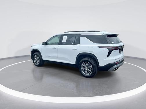 White 2024 Chevrolet Traverse LT