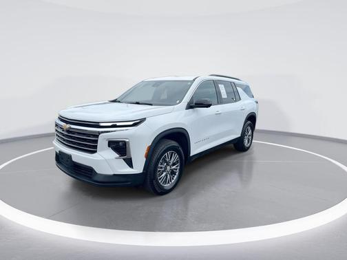 White 2024 Chevrolet Traverse LT