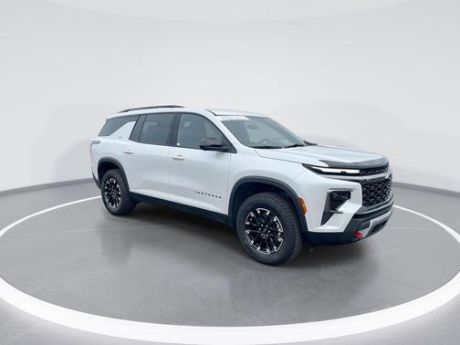 Iridescent Pearl Tricoat 2025 Chevrolet Traverse Z71