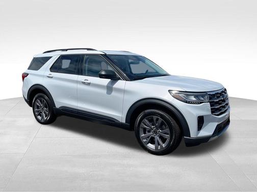 Space White Metallic 2026 Ford Explorer Active