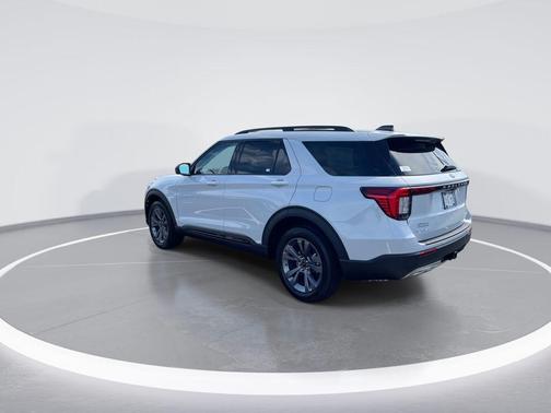 Space White Metallic 2026 Ford Explorer Active