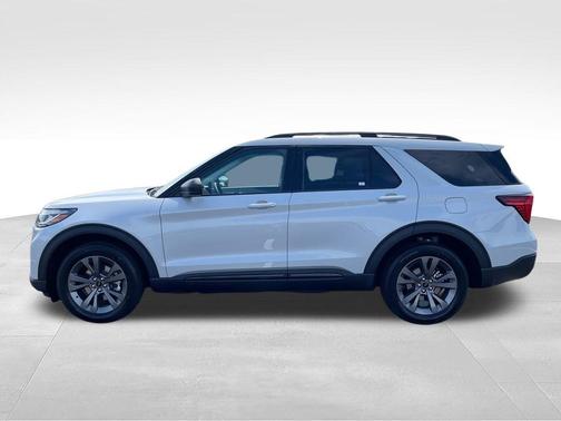 Space White Metallic 2026 Ford Explorer Active