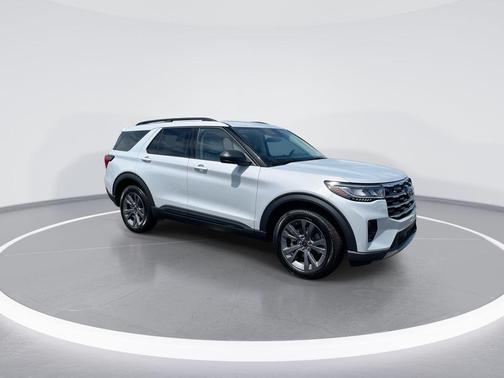Space White Metallic 2026 Ford Explorer Active