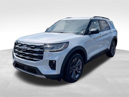 Space White Metallic 2026 Ford Explorer Active