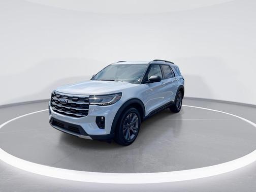 Space White Metallic 2026 Ford Explorer Active