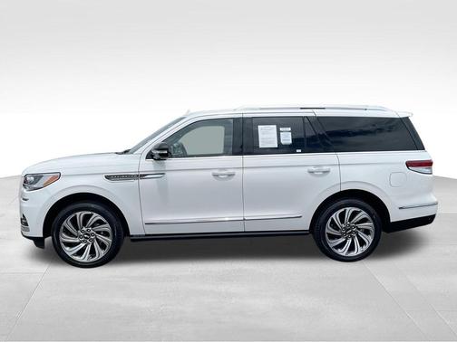White Metallic 2022 Lincoln Navigator Reserve