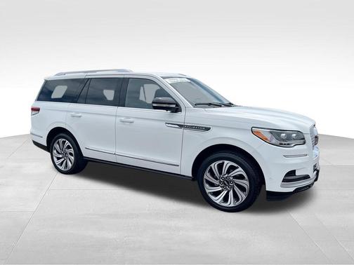 White Metallic 2022 Lincoln Navigator Reserve