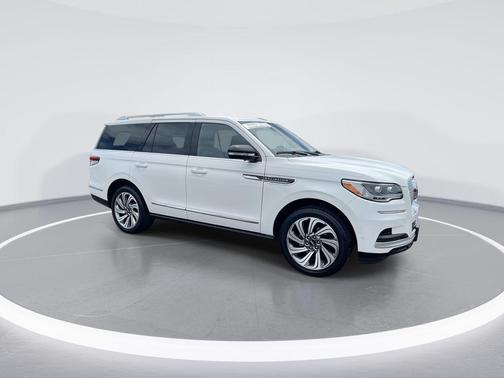 White Metallic 2022 Lincoln Navigator Reserve