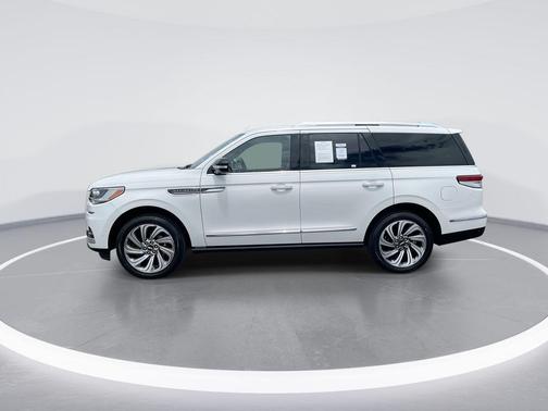 White Metallic 2022 Lincoln Navigator Reserve