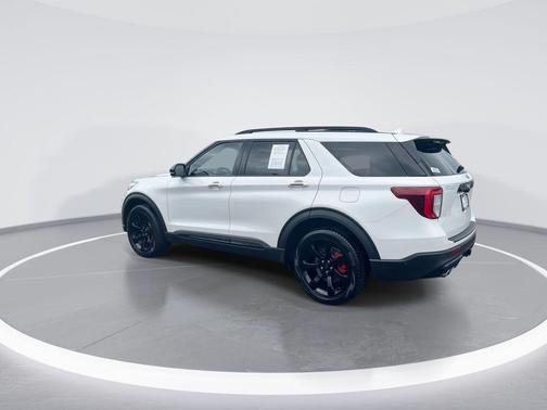 White Metallic 2022 Ford Explorer ST