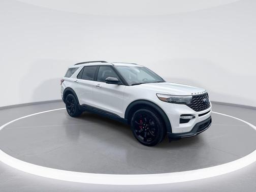 White Metallic 2022 Ford Explorer ST