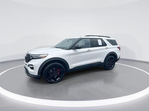 White Metallic 2022 Ford Explorer ST