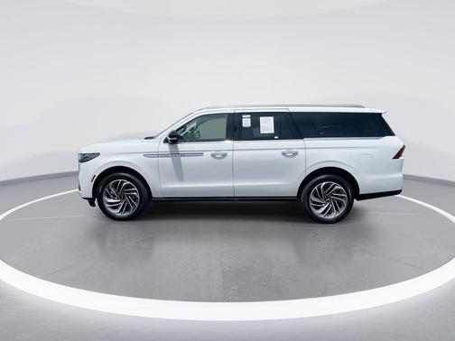 White Metallic 2025 Lincoln Navigator L Reserve