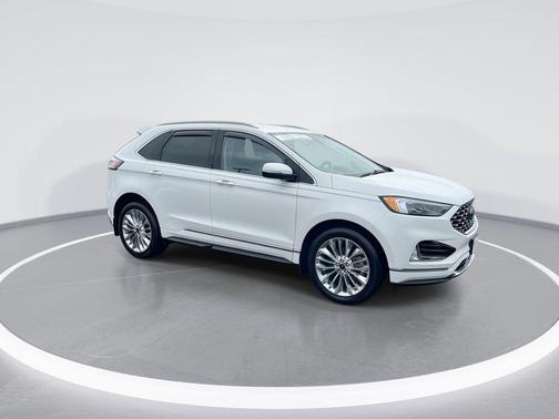 White Metallic 2024 Ford Edge Titanium