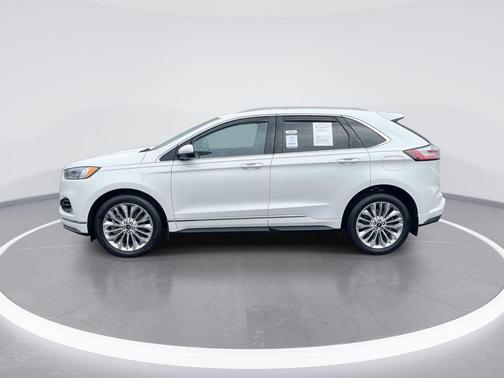 White Metallic 2024 Ford Edge Titanium
