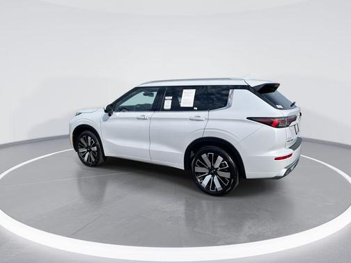 Silver 2025 Mitsubishi Outlander SEL