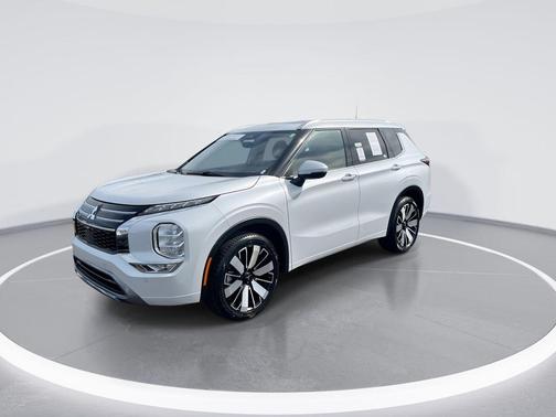 Silver 2025 Mitsubishi Outlander SEL