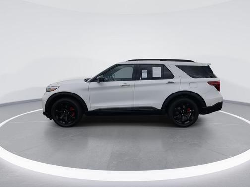 White Metallic 2022 Ford Explorer ST