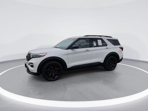 White Metallic 2022 Ford Explorer ST