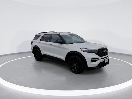 White Metallic 2022 Ford Explorer ST