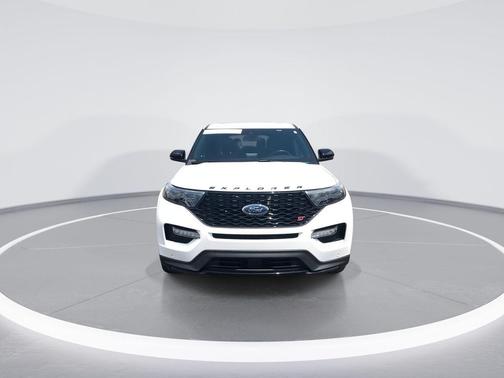 White Metallic 2022 Ford Explorer ST