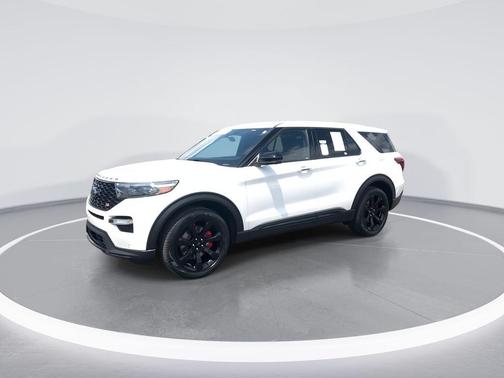 White Metallic 2022 Ford Explorer ST