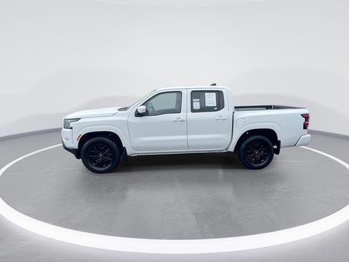 Glacier White 2022 Nissan Frontier SV
