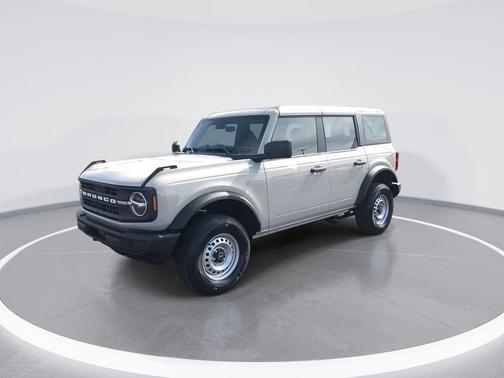 Desert Sand 2026 Ford Bronco Base