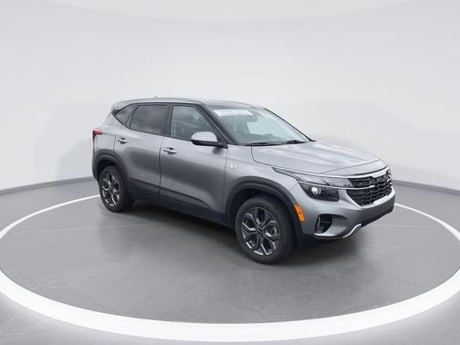 Steel Gray 2024 Kia Seltos LX