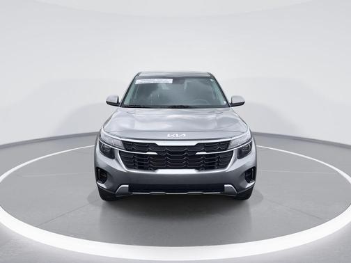 Steel Gray 2024 Kia Seltos LX