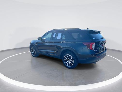 Black Metallic 2022 Ford Explorer ST-Line