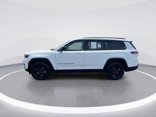 Bright White Clearcoat 2023 Jeep Grand Cherokee L Laredo