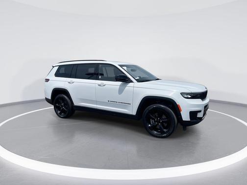 Bright White Clearcoat 2023 Jeep Grand Cherokee L Laredo