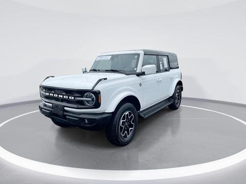 Oxford White 2025 Ford Bronco Outer Banks
