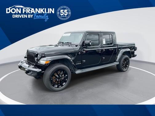 Black Clearcoat 2022 Jeep Gladiator Overland