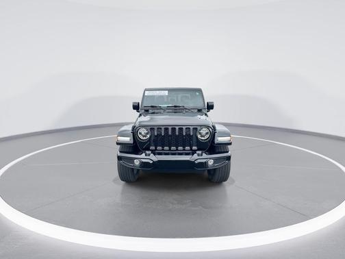 Black Clearcoat 2022 Jeep Gladiator Overland