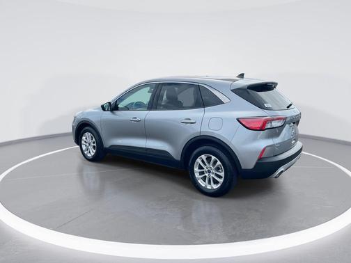 Iconic Silver Metallic 2022 Ford Escape SE
