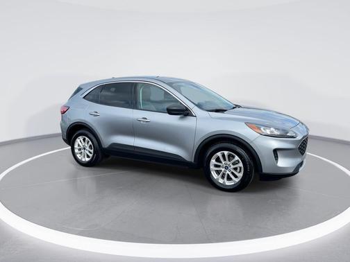 Iconic Silver Metallic 2022 Ford Escape SE