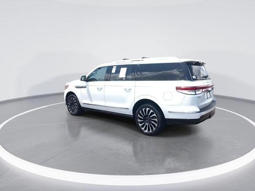 White Metallic 2022 Lincoln Navigator L Black Label
