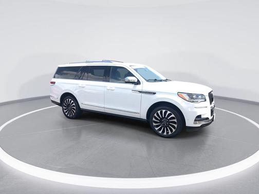 White Metallic 2022 Lincoln Navigator L Black Label