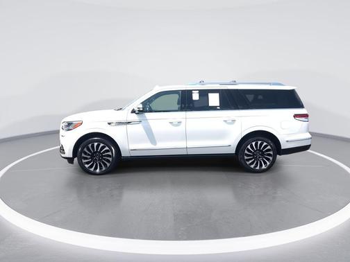 White Metallic 2022 Lincoln Navigator L Black Label