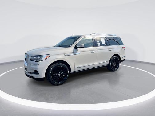 Pearl Metallic 2024 Lincoln Navigator Reserve