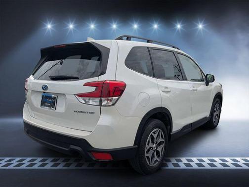 Crystal White Pearl 2023 Subaru Forester Premium