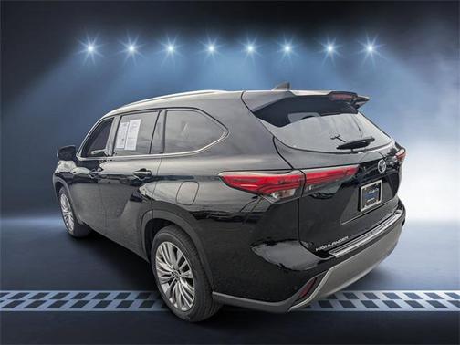 2023 Toyota Highlander Platinum