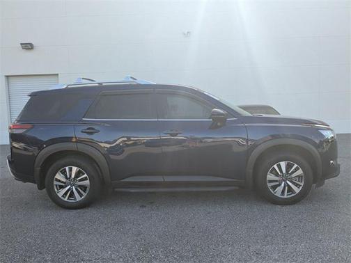 2022 Nissan Pathfinder SL