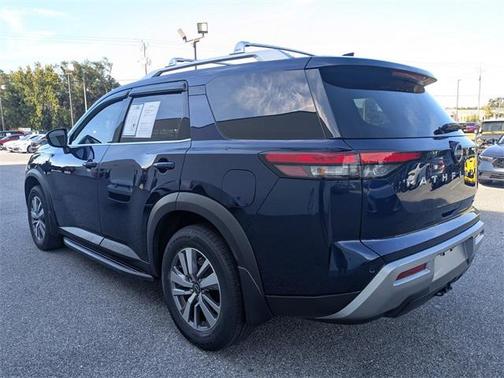 2022 Nissan Pathfinder SL