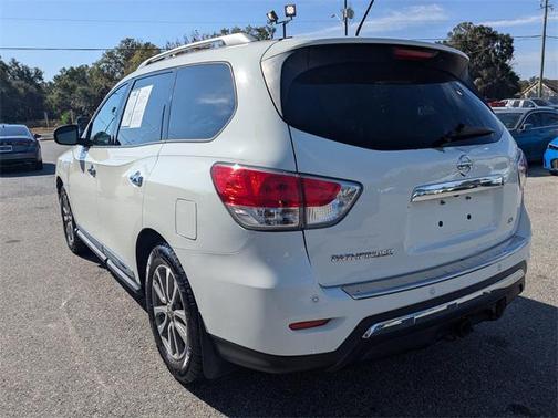 2016 Nissan Pathfinder SL