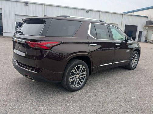 Black Cherry Metallic 2022 Chevrolet Traverse High Country