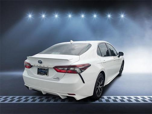 2024 Toyota Camry Hybrid SE